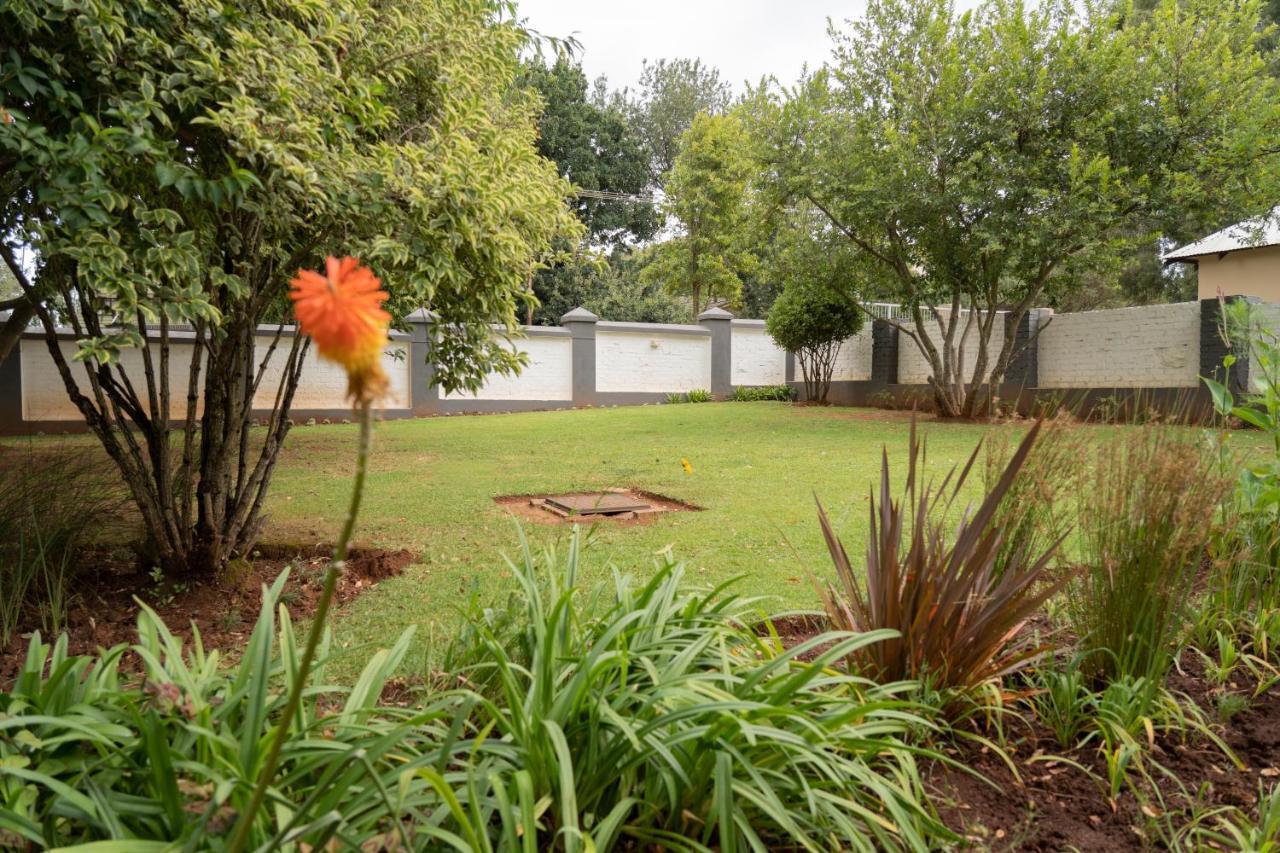 Rueby'S Guesthouse Dullstroom Exteriör bild