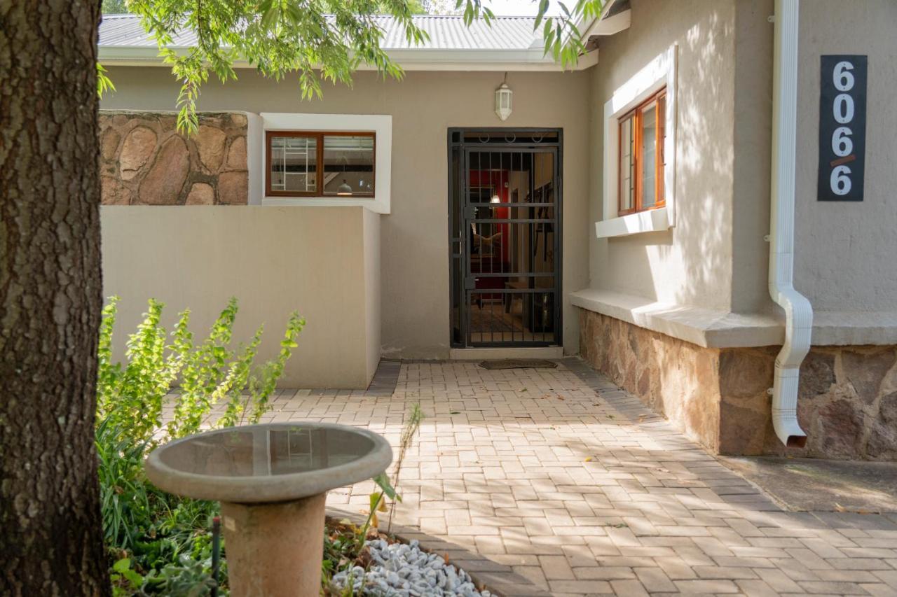 Rueby'S Guesthouse Dullstroom Exteriör bild